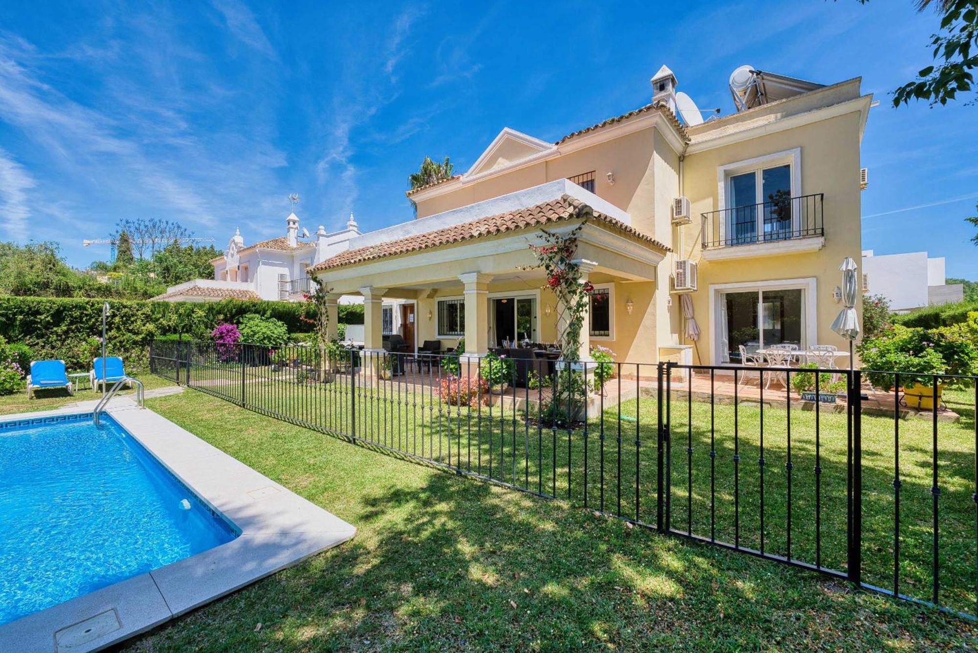 1106 Marbella Large Family Villa เอสเตโปนา ภายนอก รูปภาพ