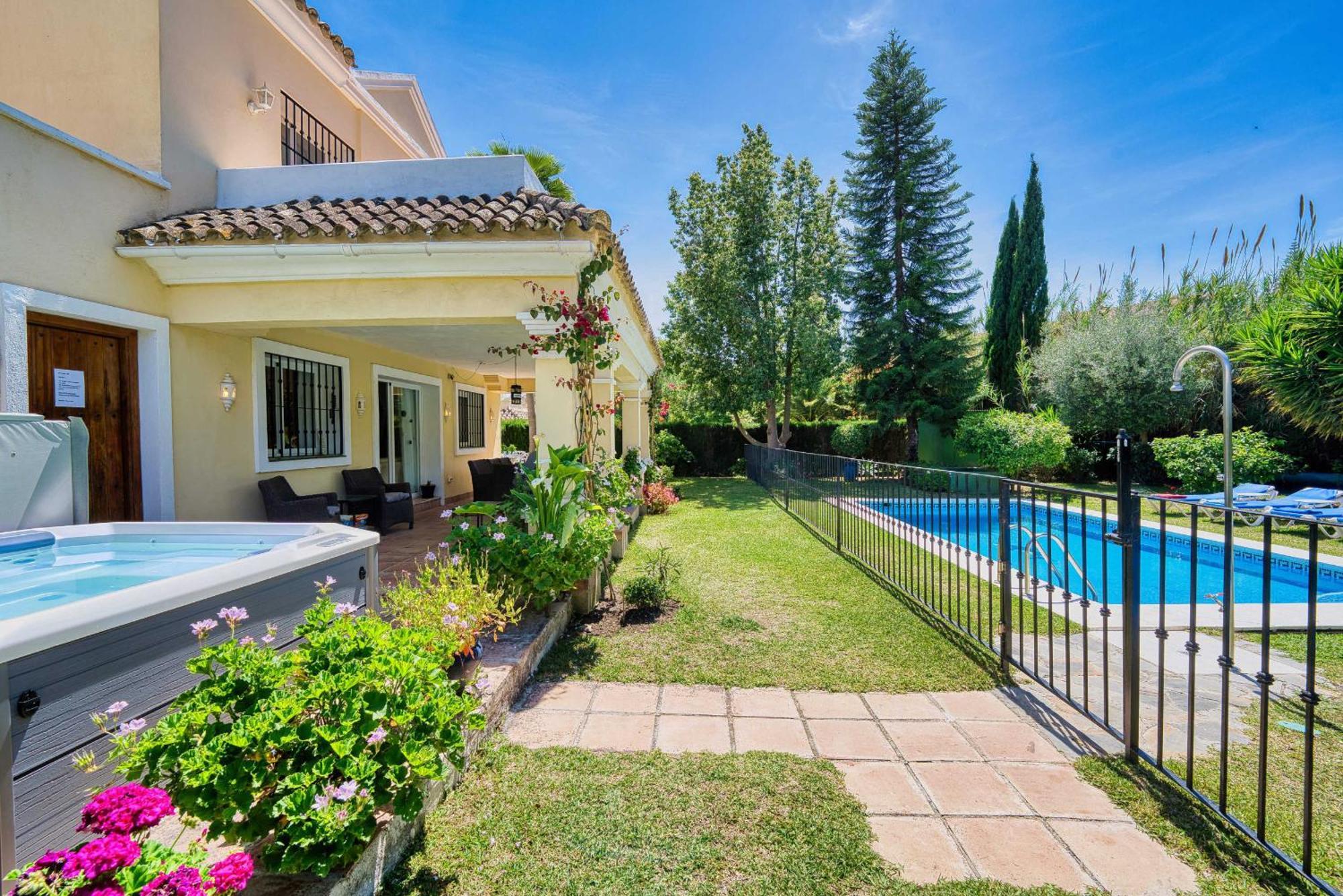 1106 Marbella Large Family Villa เอสเตโปนา ภายนอก รูปภาพ